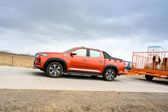 轻松完成拉动500头牛挑战,上汽大通MAXUS T90是怎么做到的?