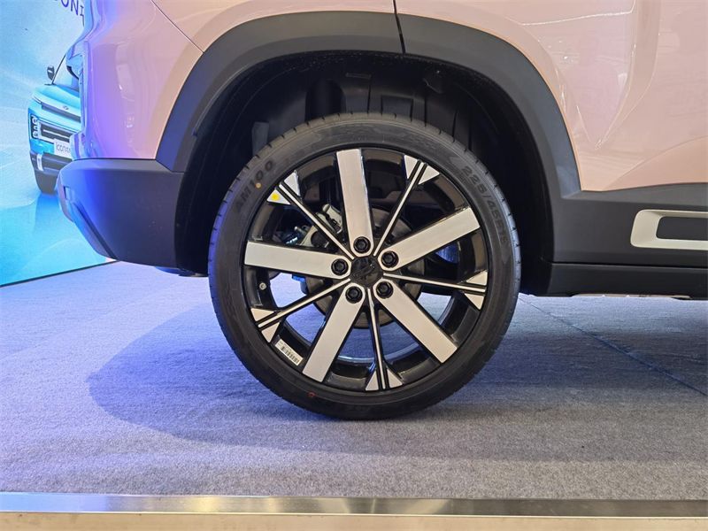 实拍吉利ICON巧克力，10.99万起，外观新颖，科技感满满