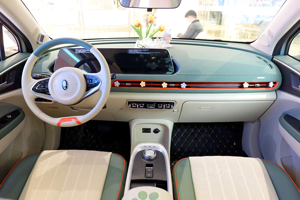 探店欧拉好猫莫兰迪版：宠粉季优惠1.8万？颜控已弃海豚