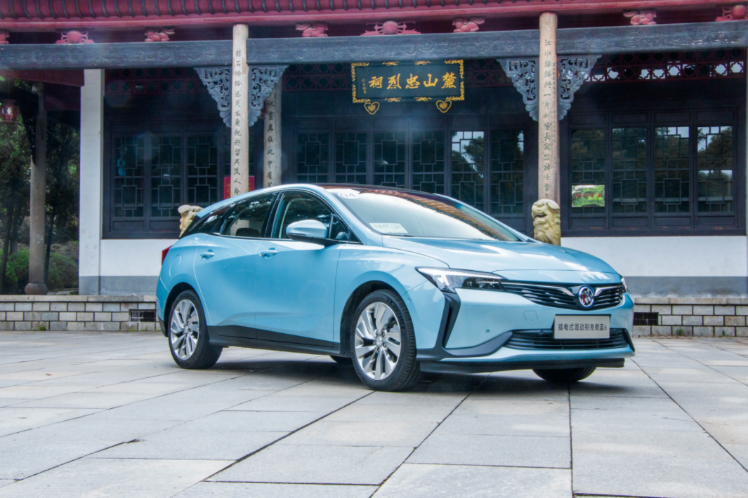 一公里仅2毛5，油价再高也敢可劲开，微蓝6 PHEV：质保8年16万公里