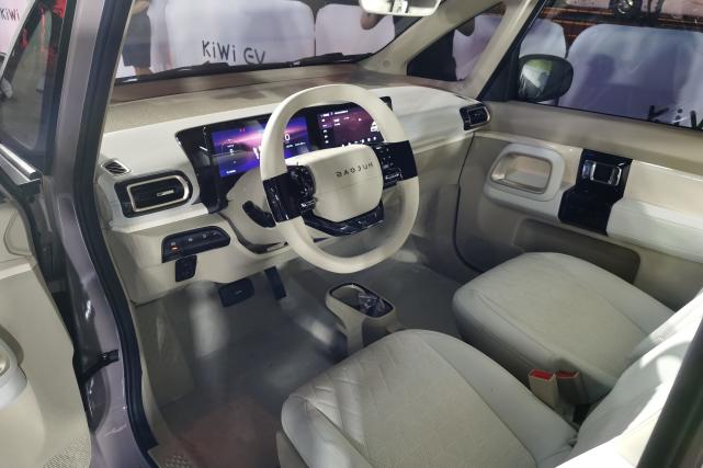 新款宝骏KiWi EV上市，售价超10万元，五菱飘了吗？