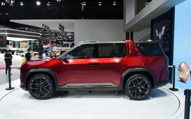 五菱越野SUV亮相，硬派堪比奔驰G，削掉车尾就是皮卡