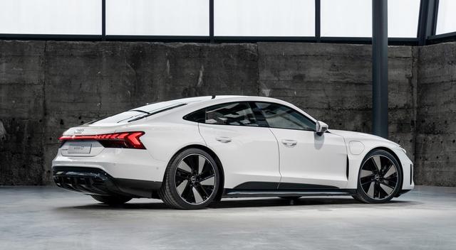 钢铁侠座驾来了,奥迪e-tron GT首秀,保时捷不香了?