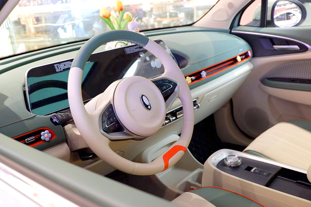 探店欧拉好猫莫兰迪版：宠粉季优惠1.8万？颜控已弃海豚