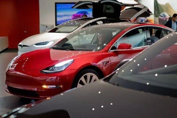 特斯拉扔下核弹，国产长续航 Model 3 大杀四方？