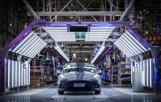 特斯拉扔下核弹，国产长续航 Model 3 大杀四方？