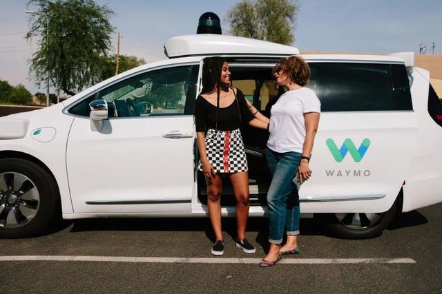 拿掉安全员，Waymo 打响「真·无人驾驶」落地第一枪