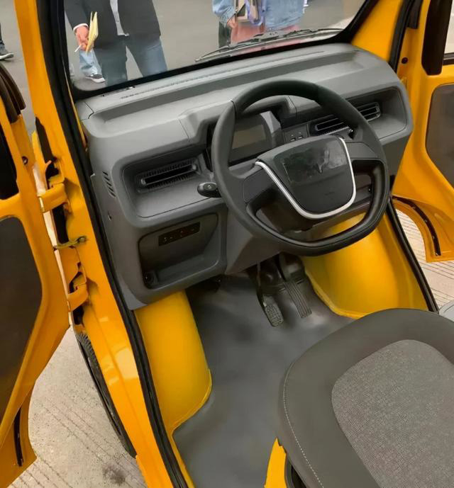 宏光MINI EV后又一爆款?五菱推出快递专属纯电小车E10