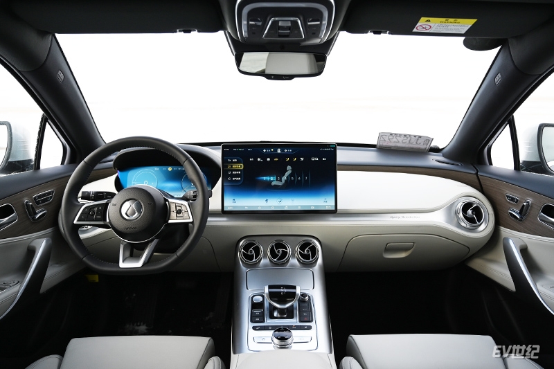 小号腾势X?Smart品牌回归中国的首款电动车精灵1发布