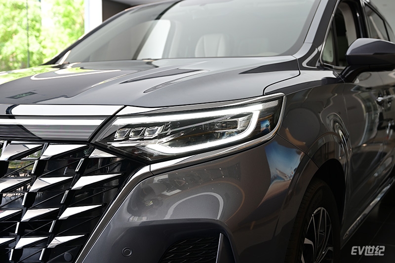 一款更务实的国产纯电MPV，静态体验上汽荣威iMAX8 EV