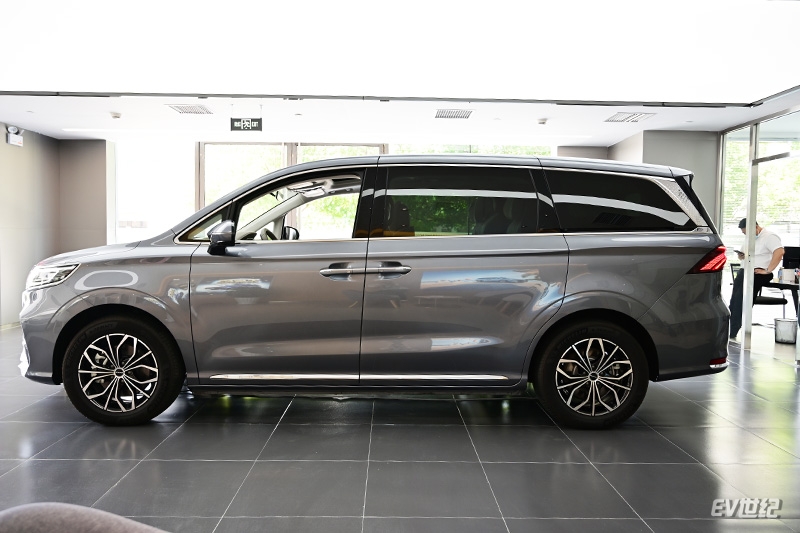 一款更务实的国产纯电MPV，静态体验上汽荣威iMAX8 EV