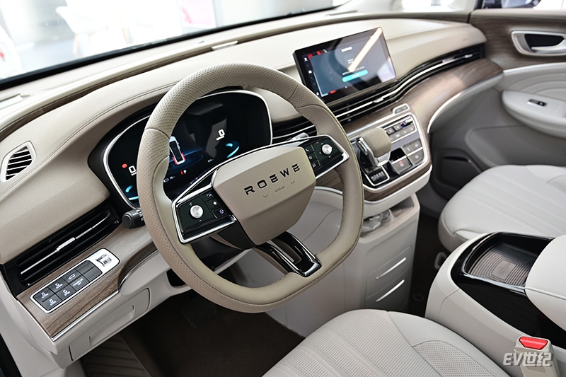 一款更务实的国产纯电MPV，静态体验上汽荣威iMAX8 EV