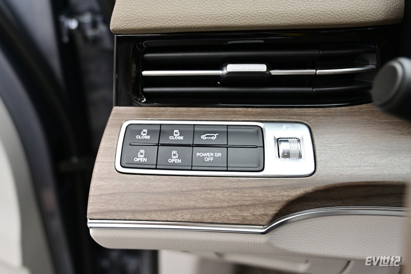 一款更务实的国产纯电MPV，静态体验上汽荣威iMAX8 EV