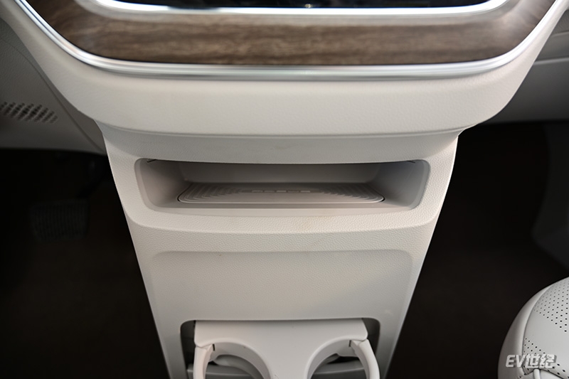 一款更务实的国产纯电MPV，静态体验上汽荣威iMAX8 EV