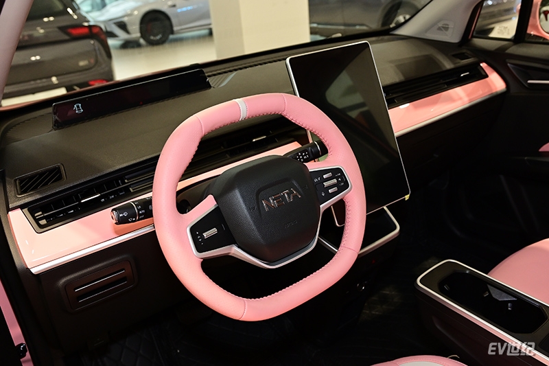 10万内能搞定的智能纯电SUV，实拍2022款哪吒V 潮400Lite