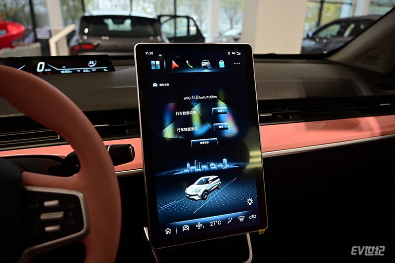 10万内能搞定的智能纯电SUV，实拍2022款哪吒V 潮400Lite