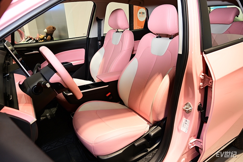 10万内能搞定的智能纯电SUV，实拍2022款哪吒V 潮400Lite