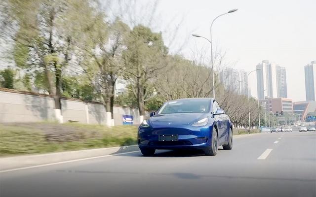 试驾:让官网宕机的Model Y静谧性提升,提速略微上头