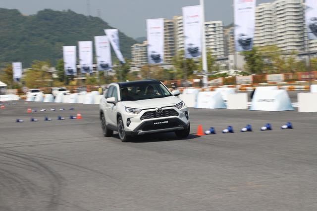 17.48万起全新RAV4上市，当日系SUV谈越级，会给到对手多大压力？