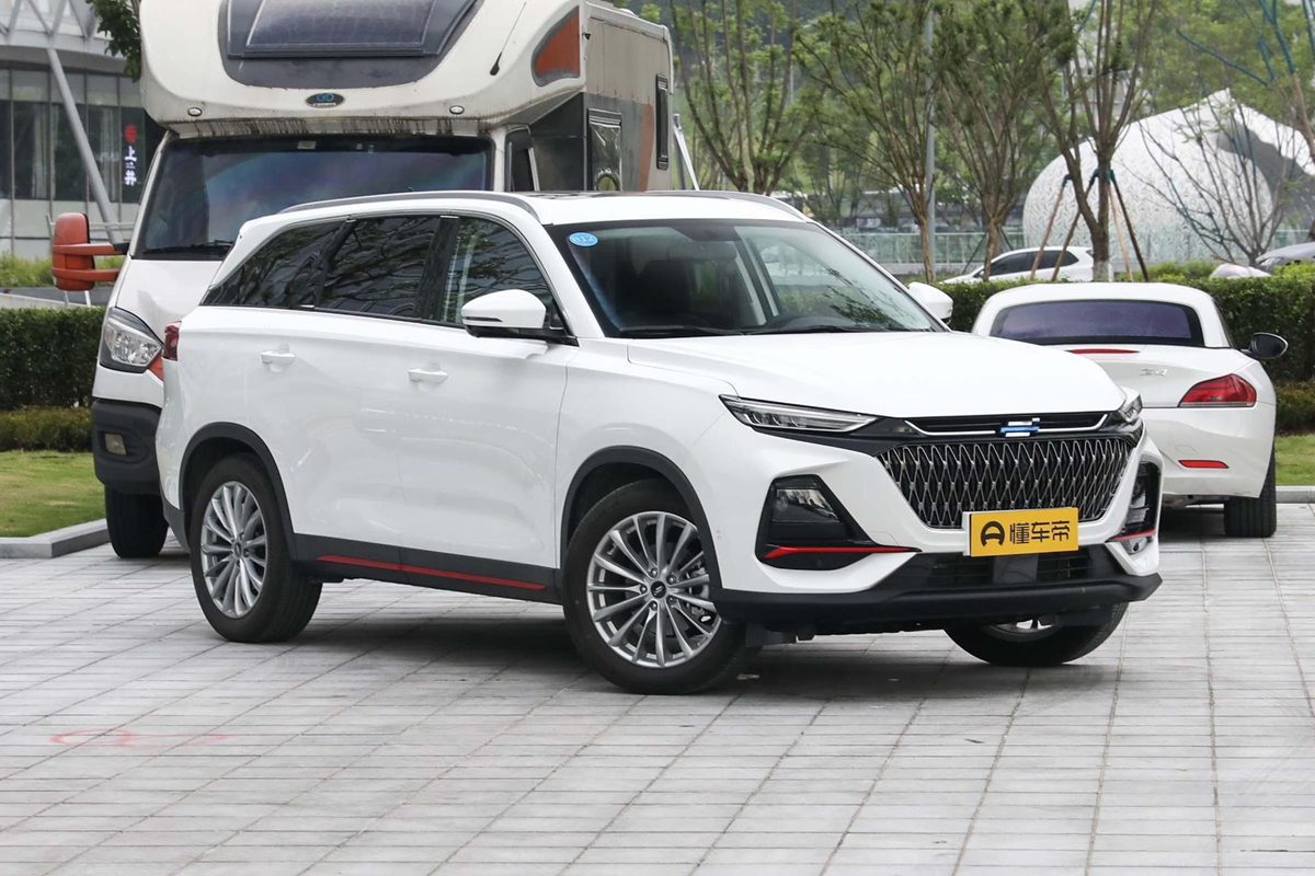 尺寸可媲美中型SUV，欧尚X7 PLUS算不算十万级中的“越级货”？