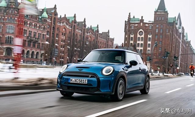 新款MINI COOPER SE正式发布,采用专属渐变色车顶