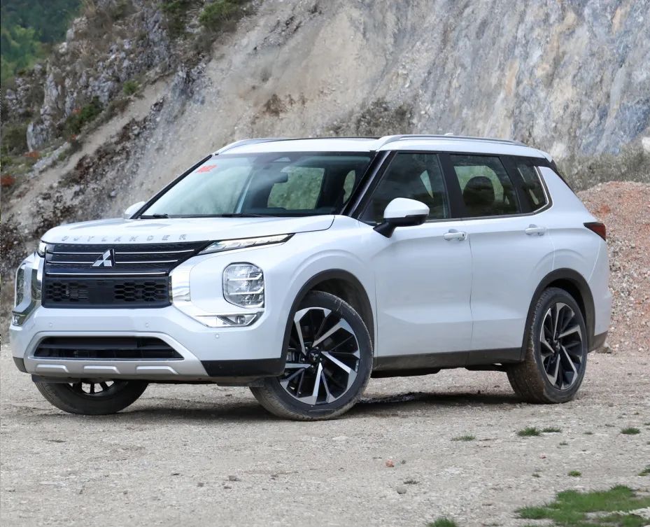 小众但不缺实力,起亚狮铂拓界对比全新三菱欧蓝德,孰胜孰负?