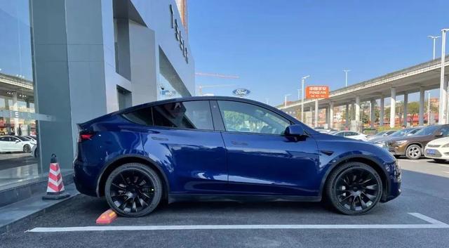 选择大众还是特斯拉?ID.4 CROZZ对比Model Y!