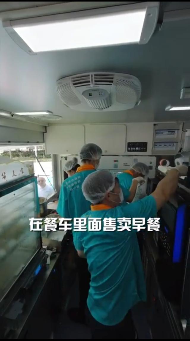 快上车，带你体验上海首批试运营流动餐车，小小餐车竟然内有乾坤