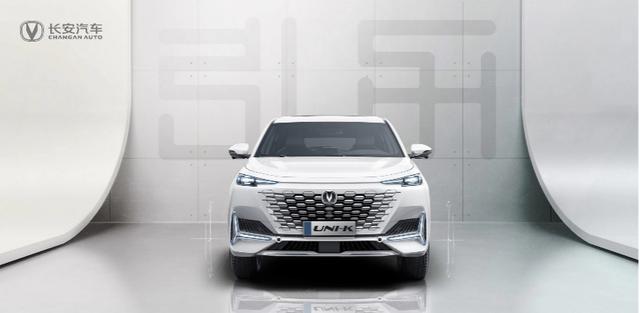 长安UNI-K首亮相 颜值吸睛 2.0T+8AT