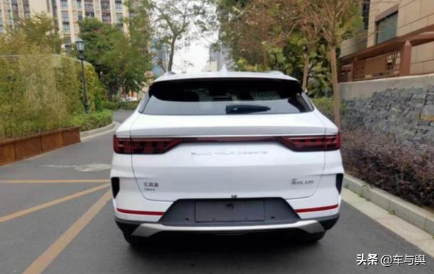 馈电油耗4.4L，搭刀片电池，比亚迪宋PLUS DM-i发布