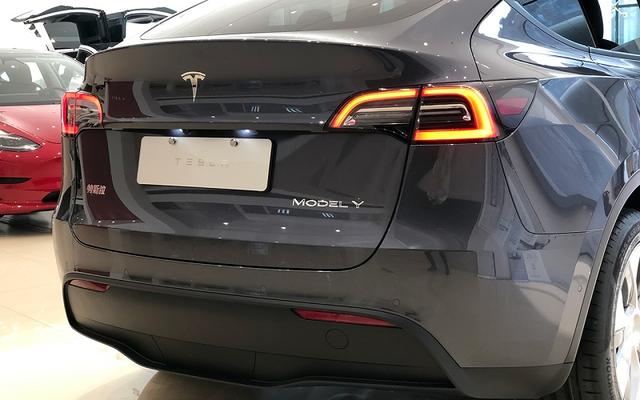 试驾:让官网宕机的Model Y静谧性提升,提速略微上头