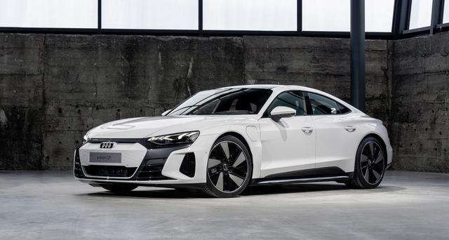 钢铁侠座驾来了,奥迪e-tron GT首秀,保时捷不香了?