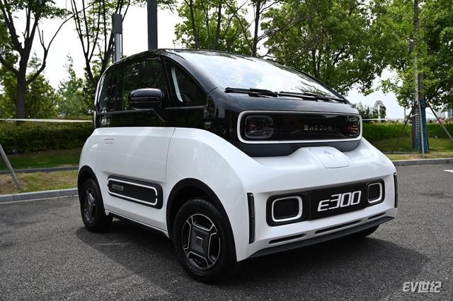 新宝骏E300/E300Plus上市 补贴后售价6.48万-8.48万元