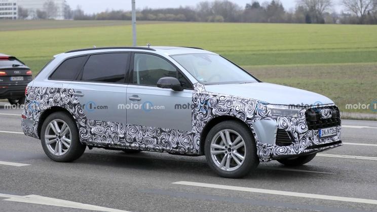 X5、GLE纷纷推新后，奥迪坐不住了，全新Q7谍照流出