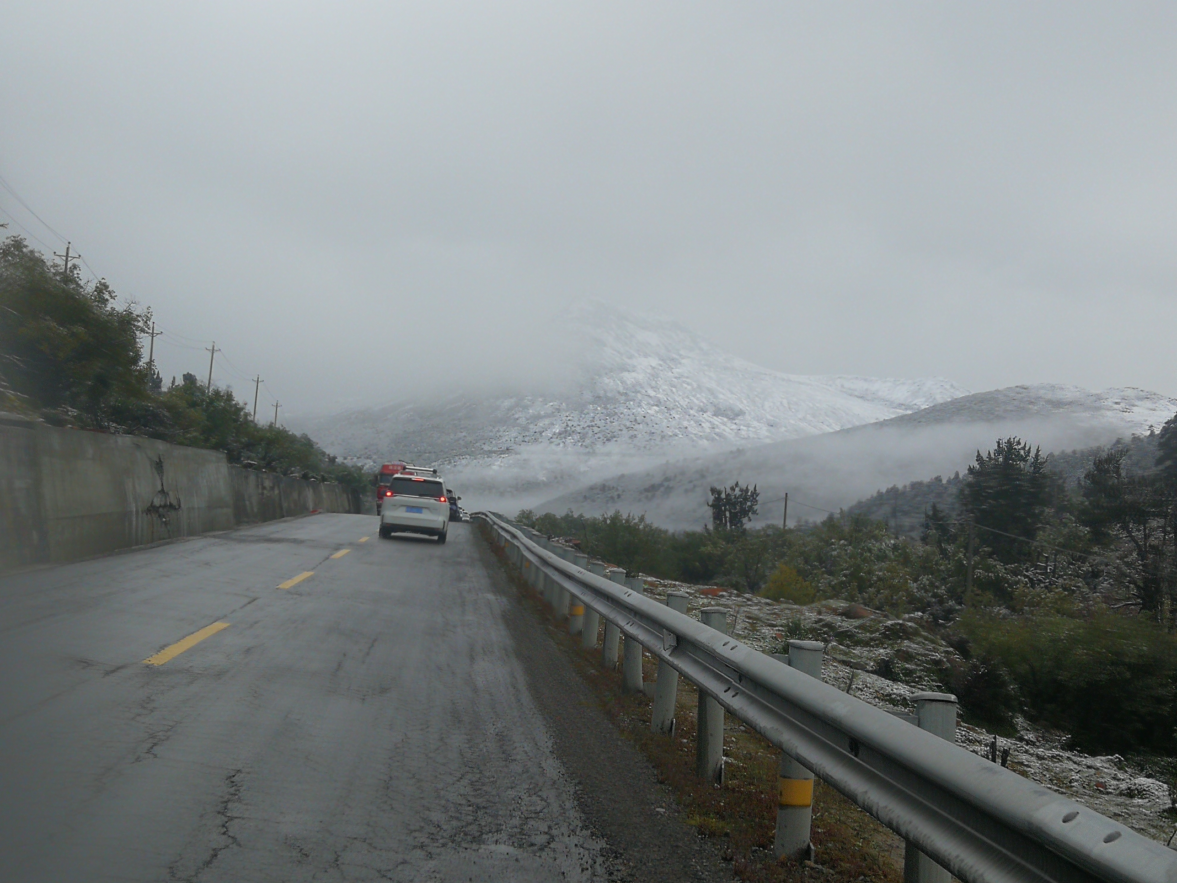 跨越海拔4700 喜见南迦巴瓦峰 勇穿雪域高原的“年轻人”