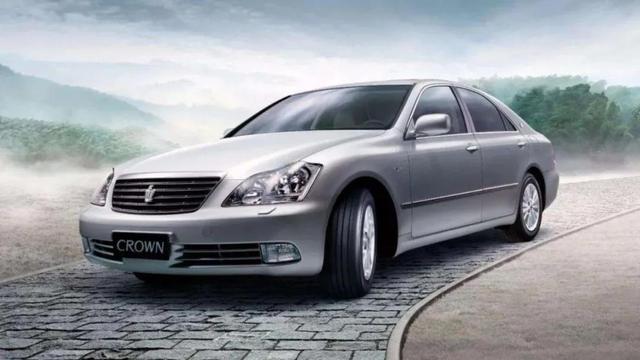 为了续命 丰田皇冠要活成SUV？
