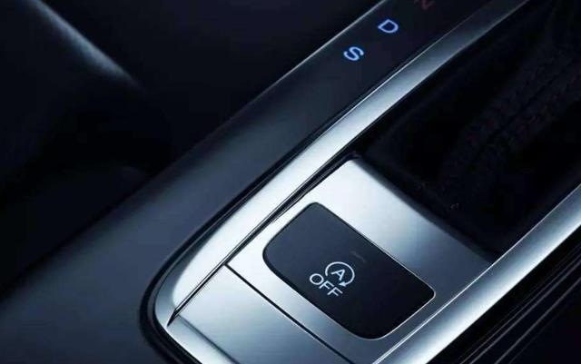 汽车上实体按键那么多，有哪些是不能随便使用的？