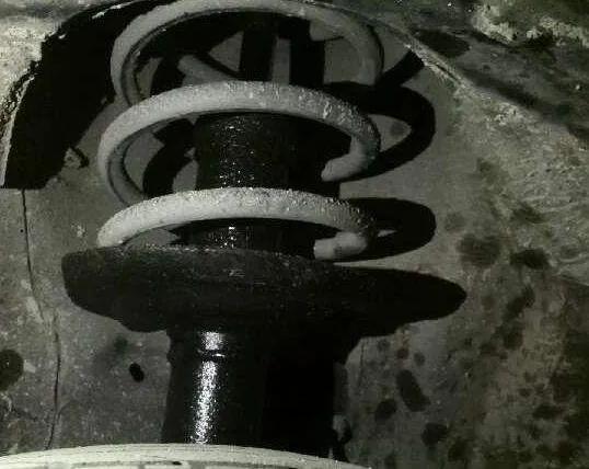 为什么说减震器湿了 就得做好掏钱的准备?