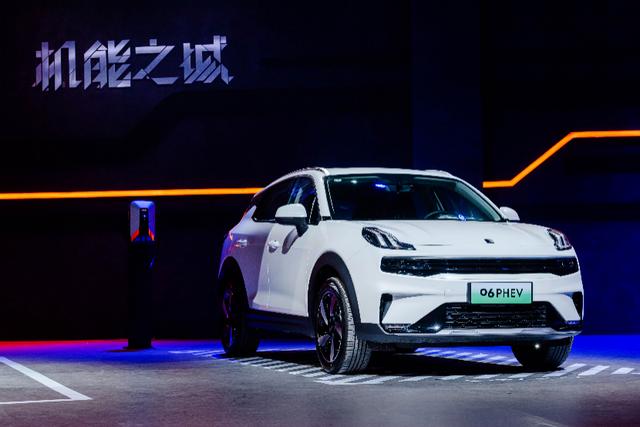 SUV小潮男,领克06到底买哪款更值?领克04比它还便宜?