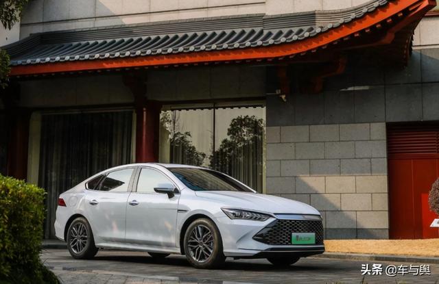 比亚迪的纯电动和DM-i如何选?各自适合什么样的人群?