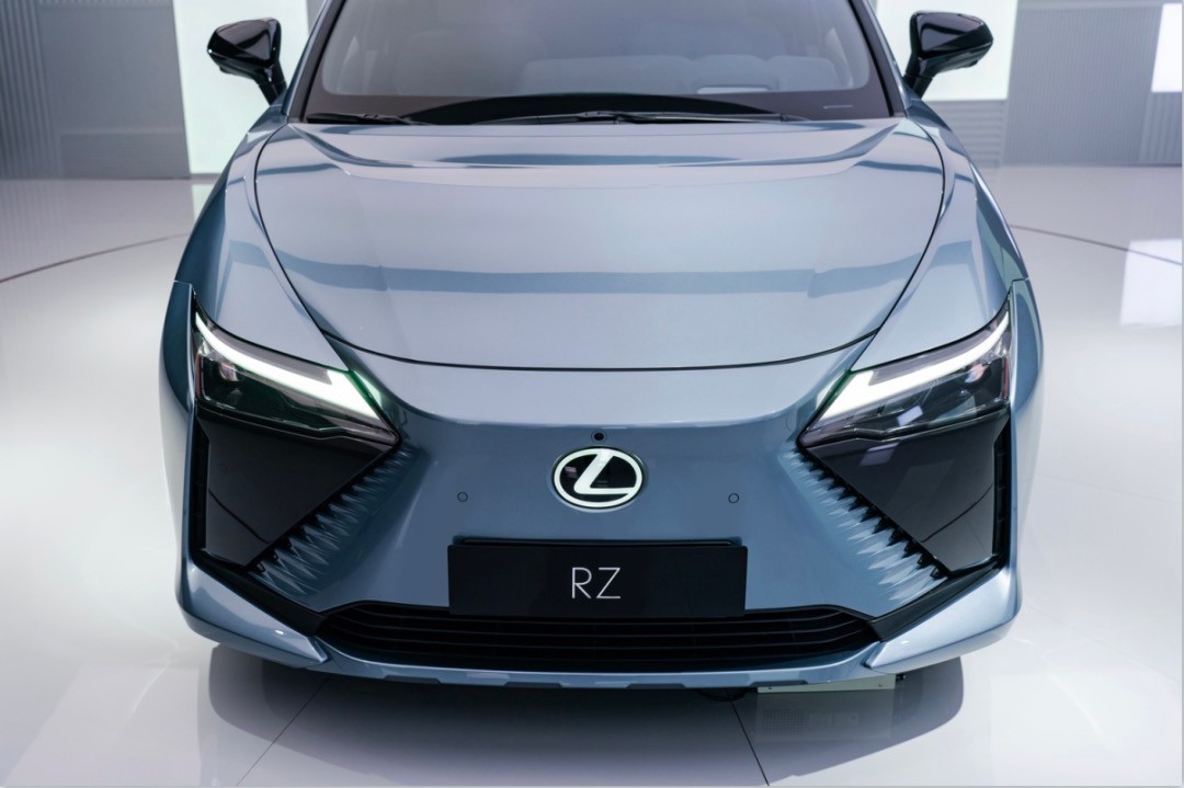 37.5万起的雷克萨斯RZ,拿什么跟“蔚小理”正面刚?