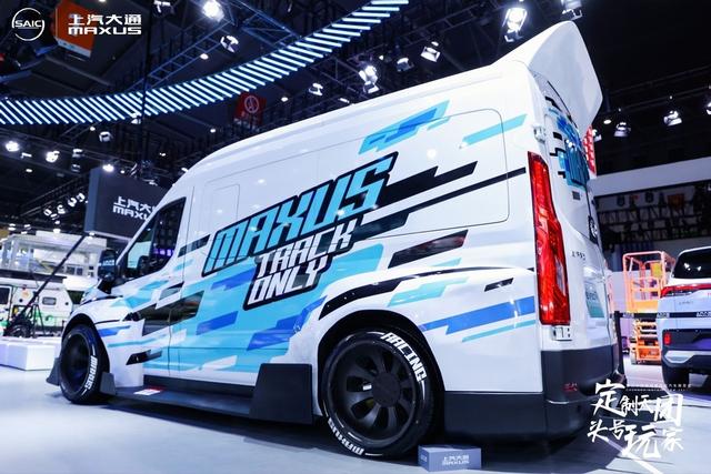 冲浪、摇滚、跑赛道,你敢信这都是轻客干出来的事?