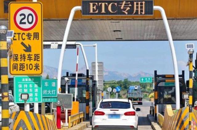 ETC车道拥堵怎么办?有个小技巧,让你不用等
