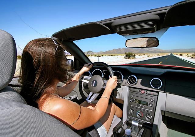 疫情期间怎样用车更安全？消毒剂喷内饰是误区，这样做才对