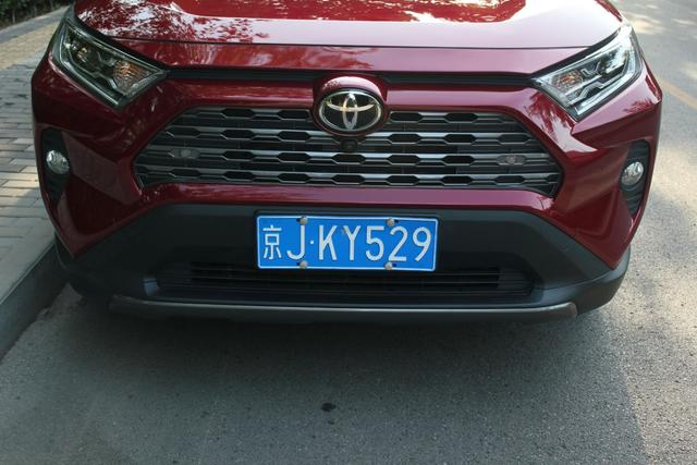 试驾全新RAV4荣放:除了激进的外观,还有居家好男人的经济实用