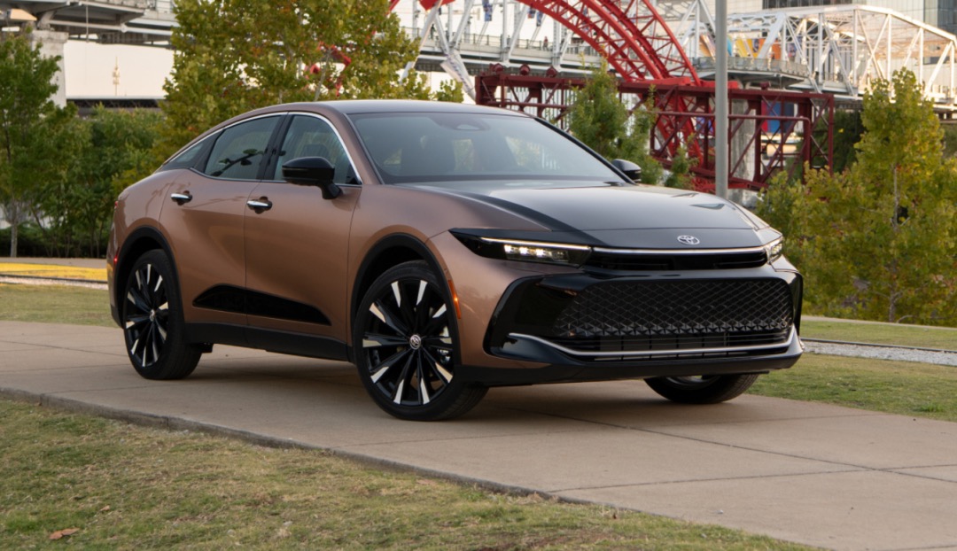 定了！新款丰田皇冠11月引入国内，自降身价对标“34C”？