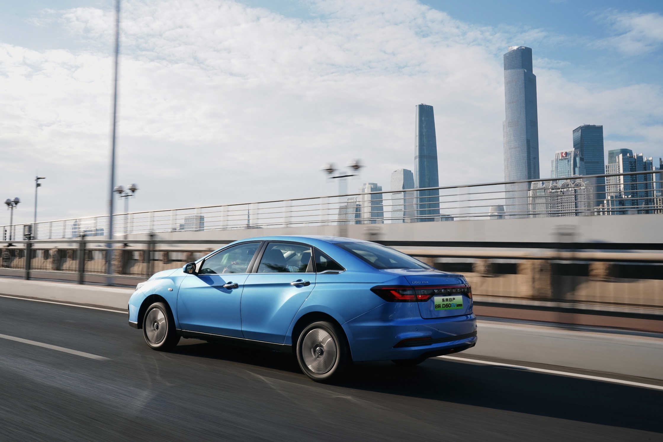 补贴后售价12.98万元起 东风日产启辰D60EV PLUS实用上市