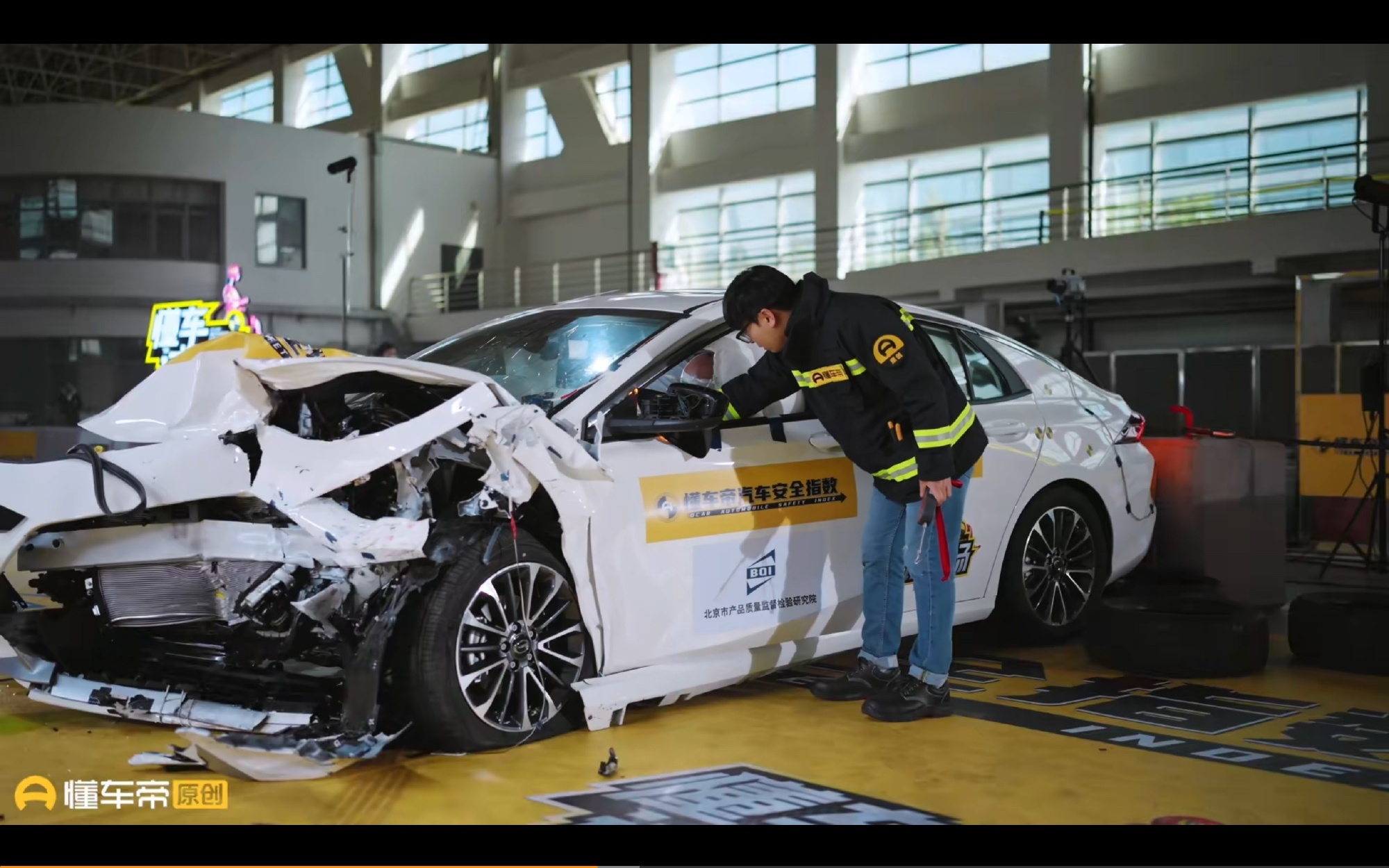 假人胳膊折断！传祺影豹的安全遮羞布，被无情撕开？