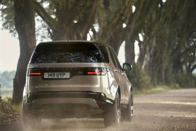 “毁掉”路虎的发现5,终于迎来新款,网友:尾部还不舍得改?