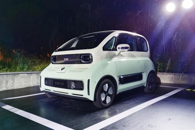 新款宝骏KiWi EV上市，售价超10万元，五菱飘了吗？